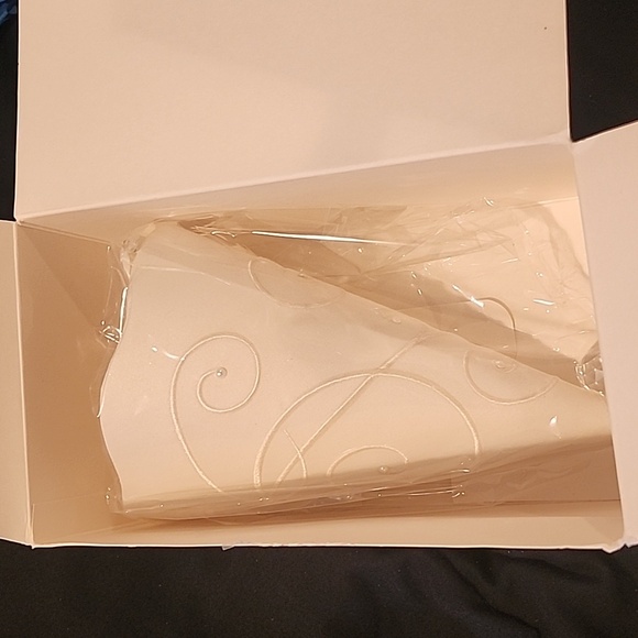 Disney Cinderella Wedding Flower Girl Basket Ivory Petal Cone And Pillow - Picture 5 of 8